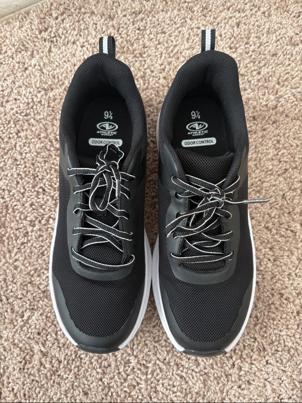 Athletic Works Women’s Black and White Athletic Walking/Running Shoes Size 9.5 - Picture 2 of 6